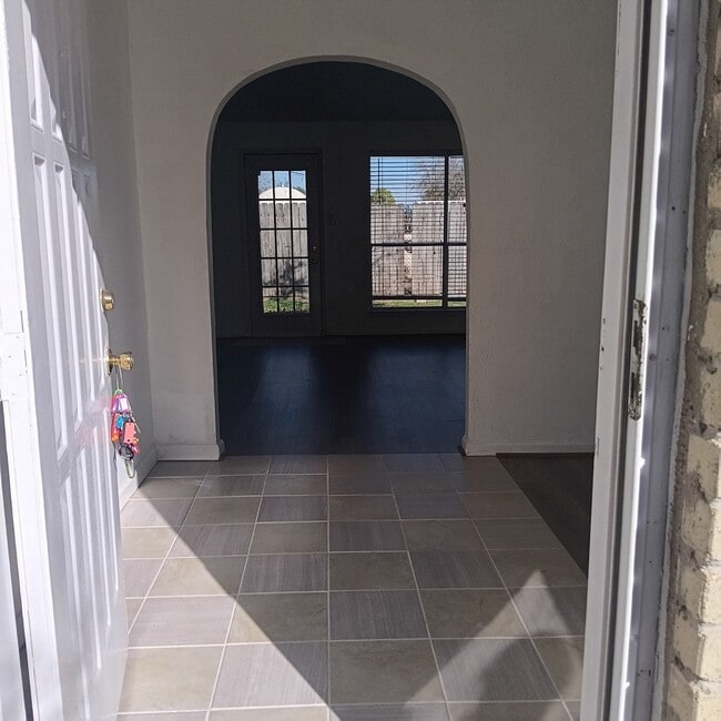 Building Photo - 14114 Old Village Ln