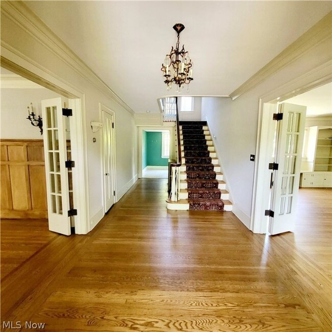 Building Photo - 6 BEDROOM IN CLEVELAND HEIGHTS FOR RENT - ...