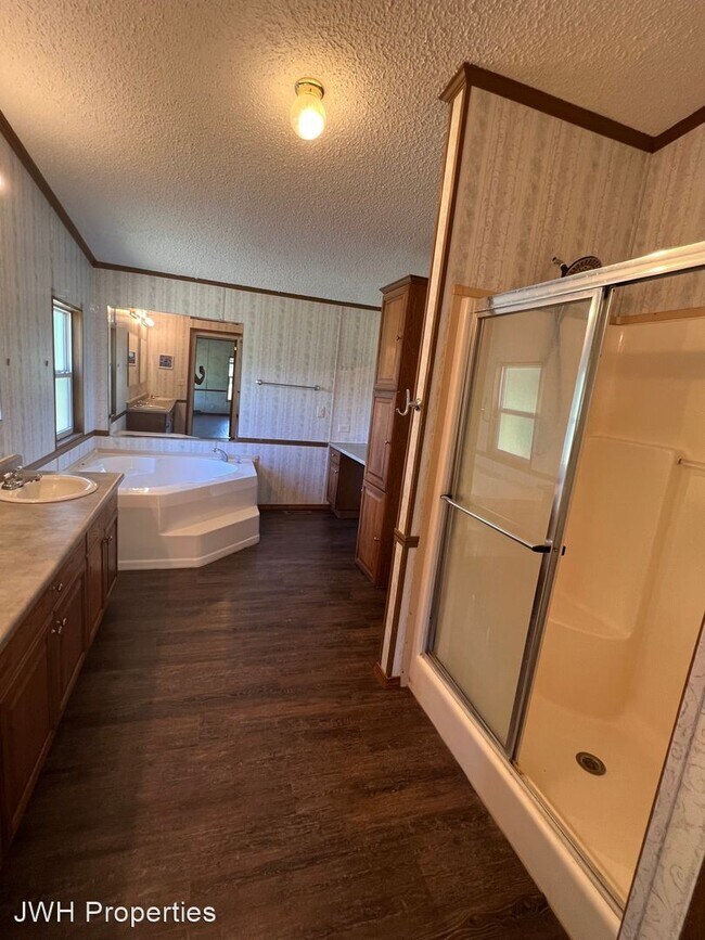 Building Photo - 3 br, 2.5 bath House - 681 Red Chute Lane