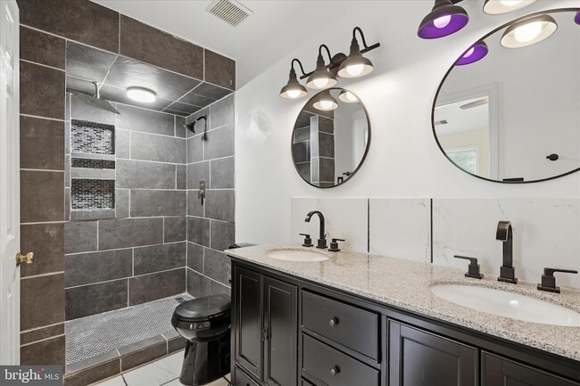 Building Photo - 8624 Sanderling Dr