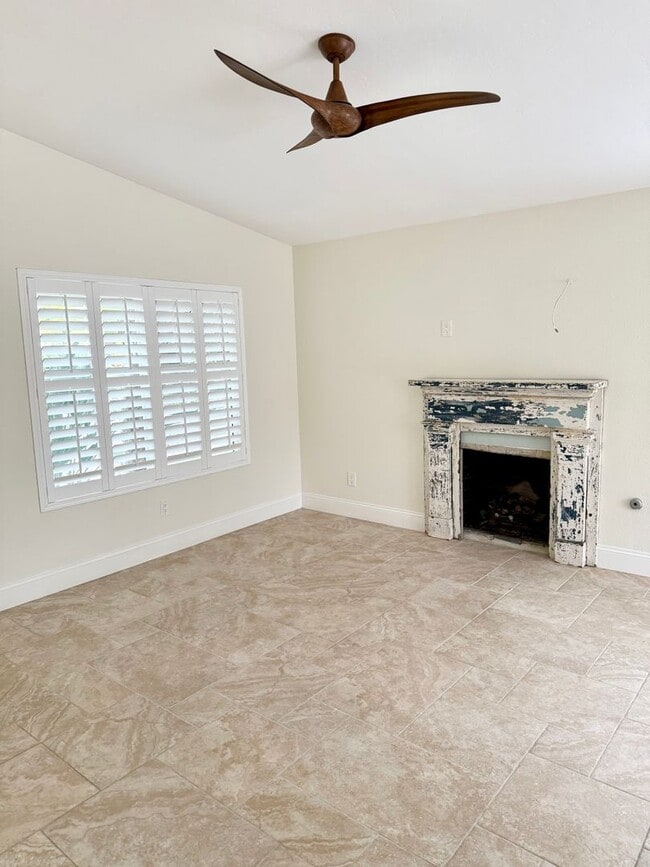 Building Photo - Beautiful Dog-Friendly Home in Oceanside