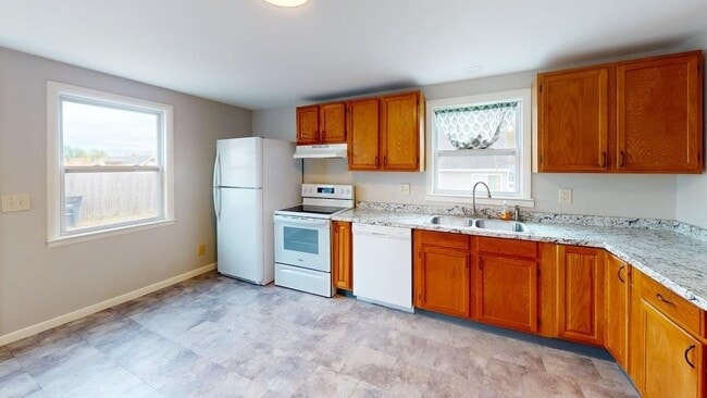 Building Photo - 97 Linton St