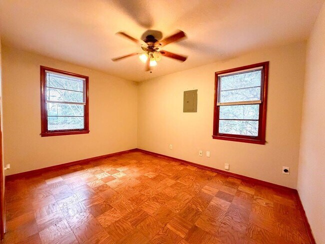 Building Photo - 5301 E David Langan Dr