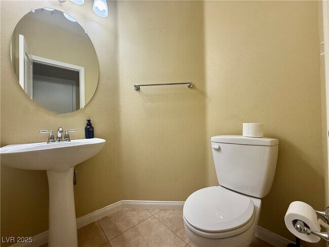 Building Photo - 5580 Spiceberry Dr