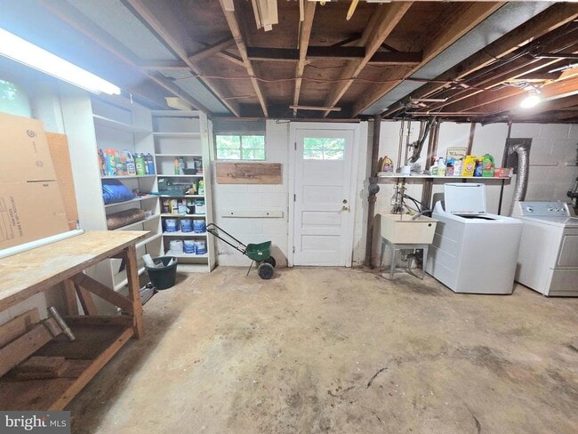 Building Photo - 111 Tamarisk Ct
