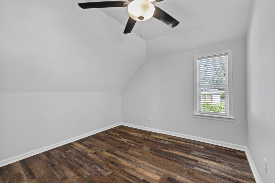 Building Photo - 430 Lawton Ave