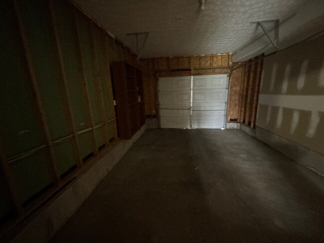 Building Photo - 10414 Pinoak View Dr