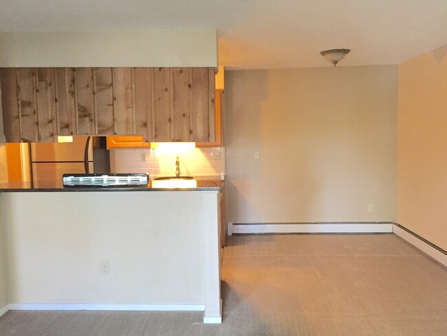 Building Photo - Two Bedroom Condo For Rent in East Boulder...