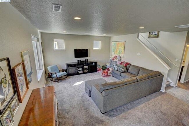 Building Photo - 1710 SW Panorama Dr