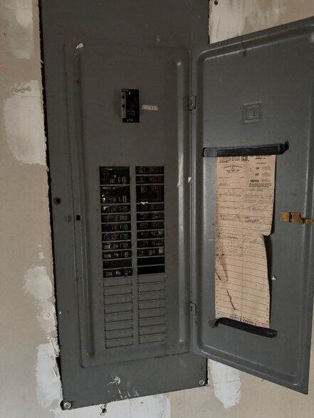 Building Photo - 112 S B St