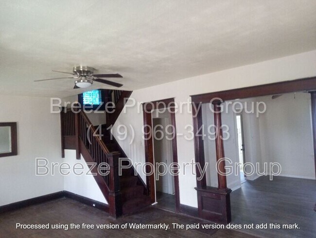 Building Photo - 244 Knower St