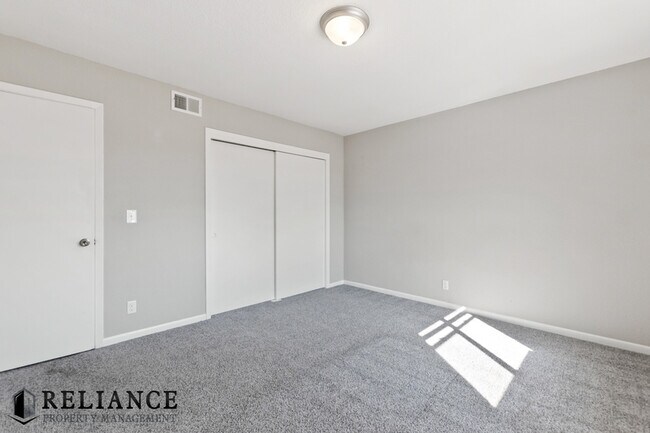 Building Photo - 8712 Lakeland Cir
