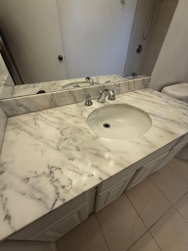 Building Photo - Concord Condo - Heat and Hot Water Included!