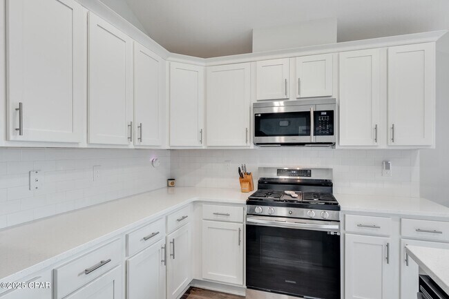 Building Photo - 230 Bayou Bend Ln