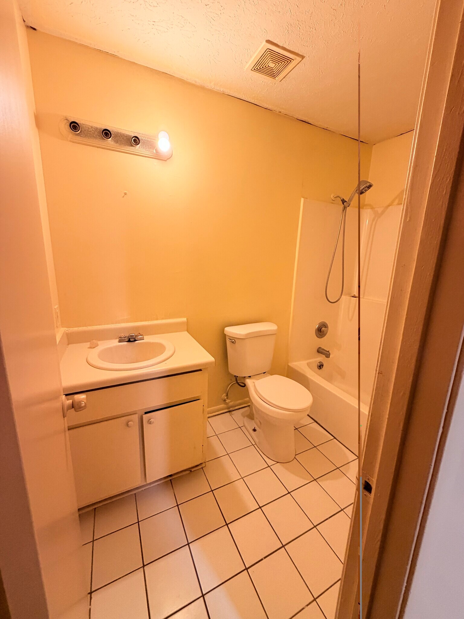 Building Photo - 1110 Sheffield Ave