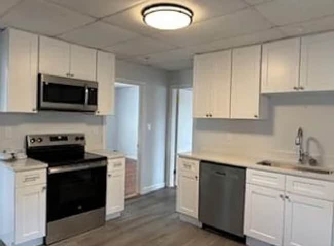 Building Photo - 202 Pine St