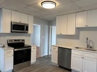 Building Photo - 202 Pine St