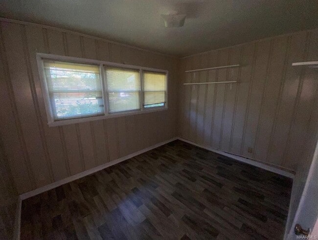 Building Photo - 2454 Spruce Curve