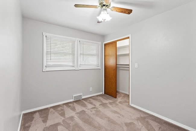 Building Photo - 2112 E 10th Ave