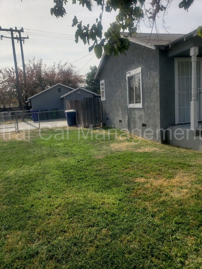 Building Photo - 1001 Woodrow Ave