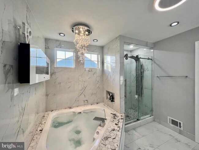 Building Photo - 15000 Onan Ct