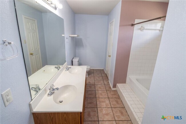 Building Photo - 5707 Montrose Dr