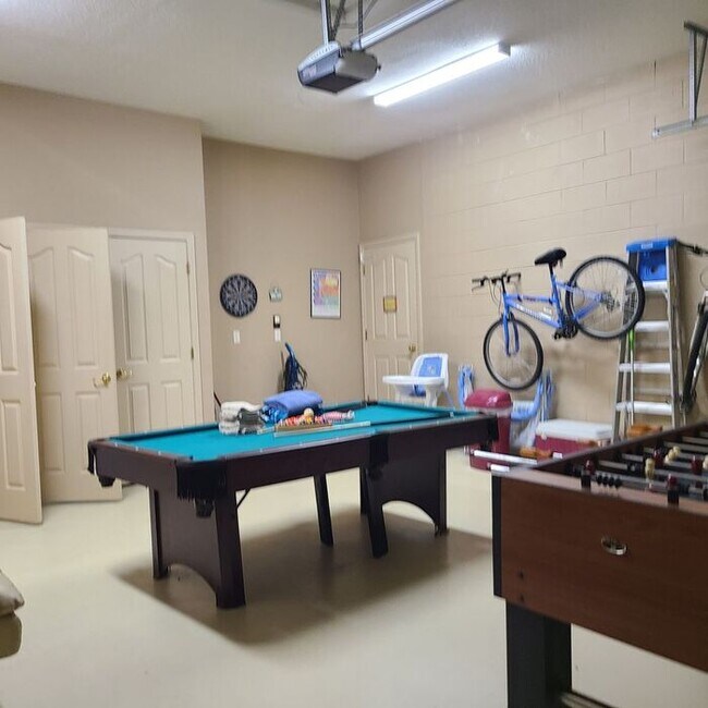 Building Photo - 4BD 4.5 BA Fully furnished home available ...