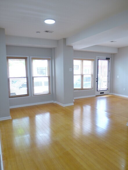 Building Photo - 324 Park Ave