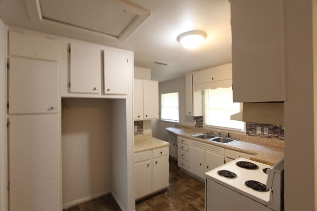 Building Photo - 1308 2nd St NW