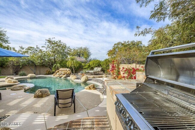 Building Photo - 10912 E Butherus Dr