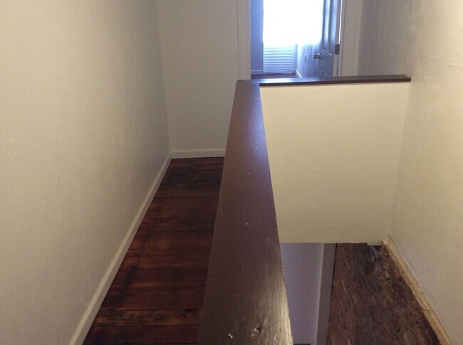 Building Photo - 2 Bedroom 1 Bath 2nd Floor Apartment in East End of York City