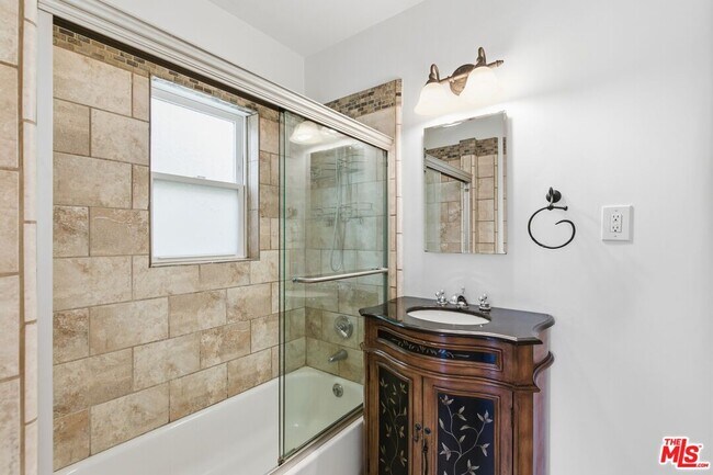 Building Photo - 1307 S Longwood Ave