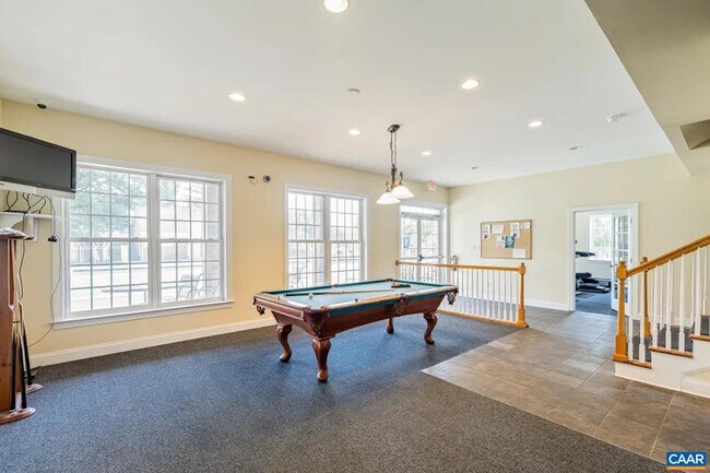 Building Photo - 1223 Villa Ln