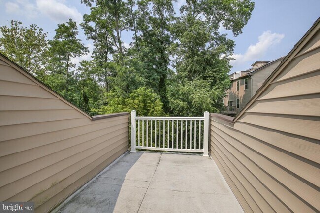 Building Photo - 7354 Ridge Ave