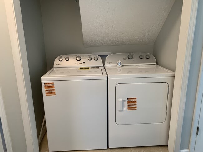 Building Photo - 921 Hurricane Ct