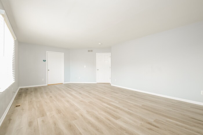 Building Photo - 4804 N Lisbon St