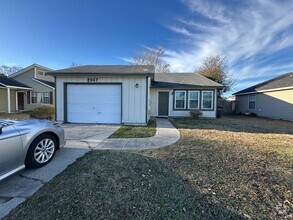 Building Photo - Quaint 2 Bed 1 Bath Home -2047 Foxhorn Rd.