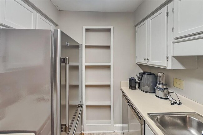 Building Photo - 3104 Pine Heights Dr NE