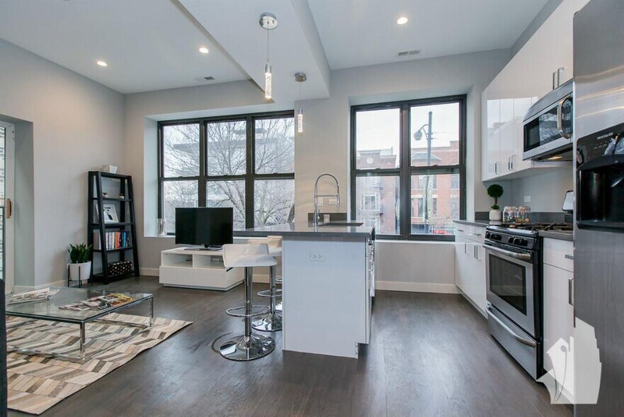 Primary Photo - 2151 W Division St