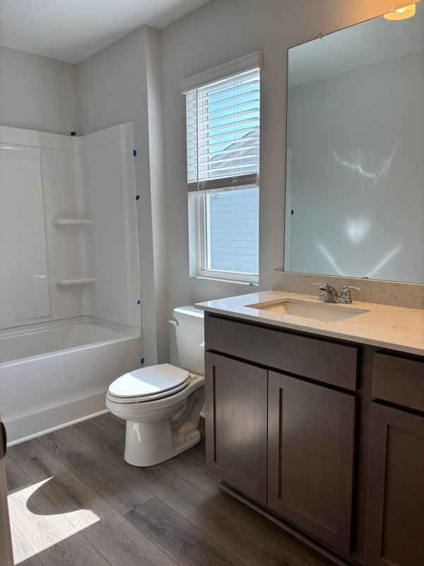Building Photo - 487 Crown Dr