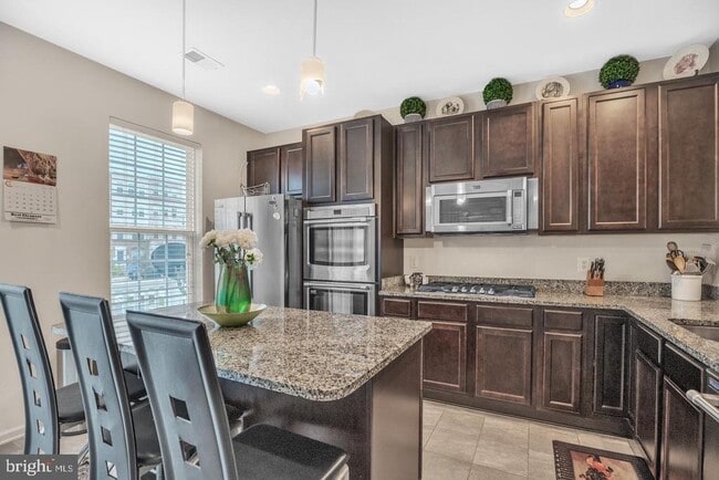 Building Photo - 1601 Wesbourne Dr