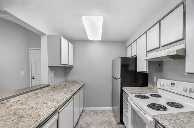 Building Photo - 2BR Condo w/ Vaulted Ceilings, W/D, Parking & Amenities