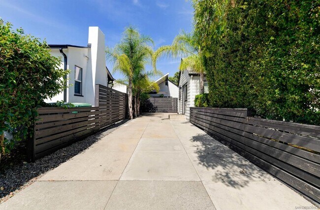 Building Photo - 4774 College Ave