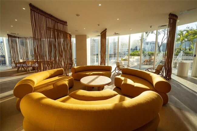 Building Photo - 275 SW 6th St