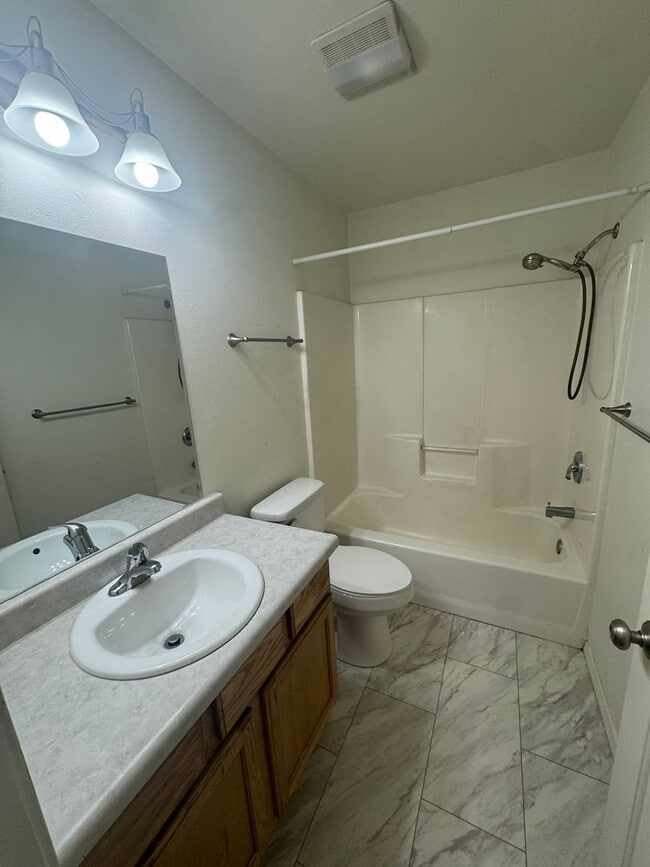 Building Photo - 5222 Leslie St