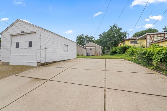 Building Photo - Cute 1 bedroom single family home