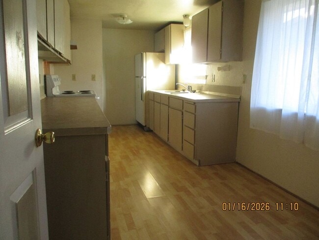 Building Photo - 2215 Simpson Ave