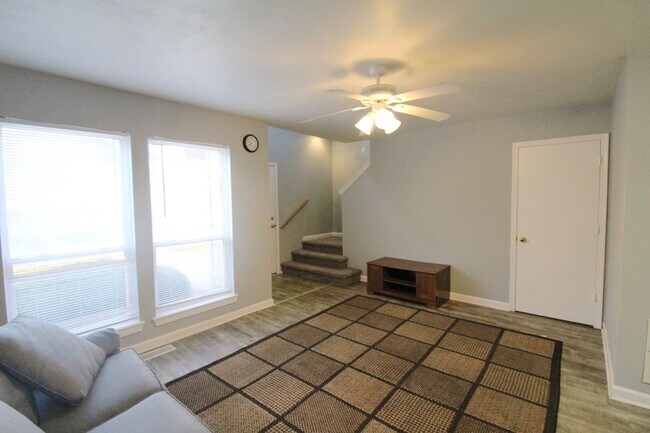 Building Photo - 1430 Devon Ln