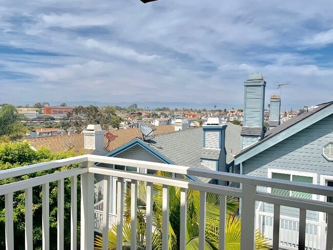 Building Photo - 1642 Harper Ave