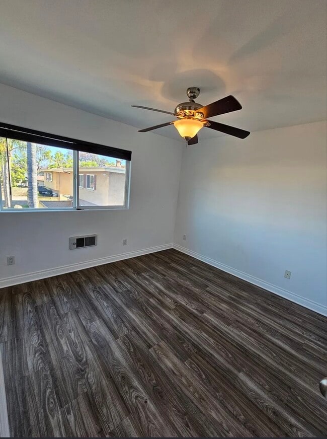 Building Photo - 800 N Mollison Ave